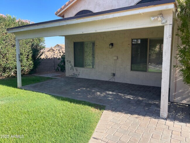 Building Photo - 1381 W Pelican Ct
