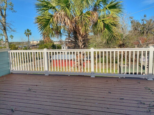 Building Photo - Coming Soon!! 4BR/4BA, downtown apartment. Walk to Flagler College..