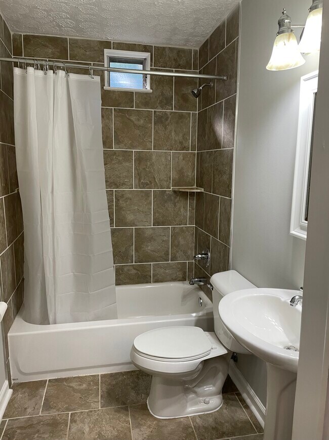2nd bathroom - 2017 18th Ave