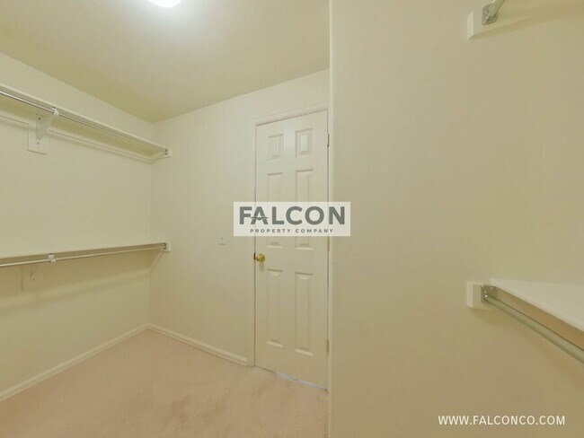 Building Photo - 6536 Graymont Dr