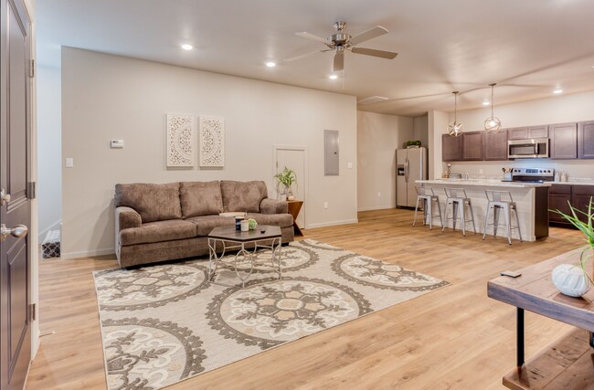 Building Photo - 402 Lincoln Ln