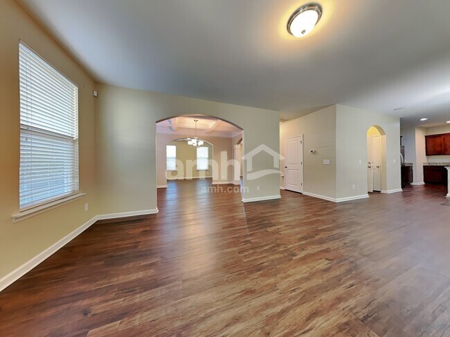 Building Photo - 19 Winslow Cir