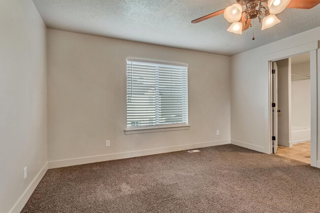 Building Photo - 423 S Spanish Trails Blvd