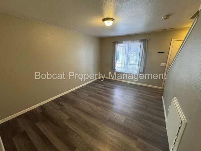 Building Photo - 3919 Pheasant Dr