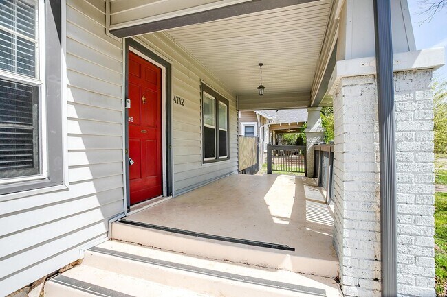 Building Photo - Well Maintained 3 Bed, 2 Bath in Establish...
