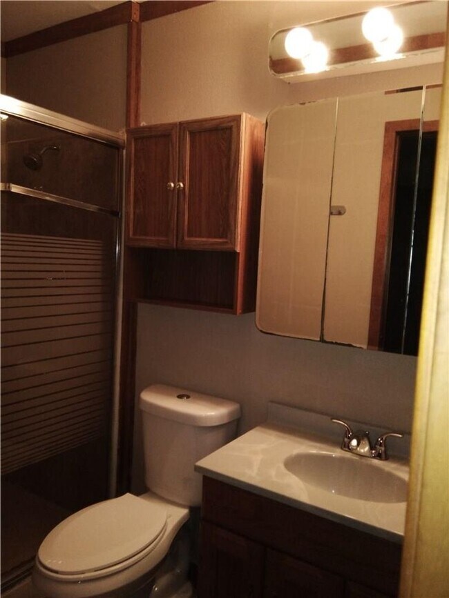 Building Photo - Cozy 3 Bed / 2 Bath Single-Family Home for...
