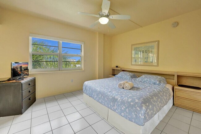Building Photo - 2908 Bayshore Dr