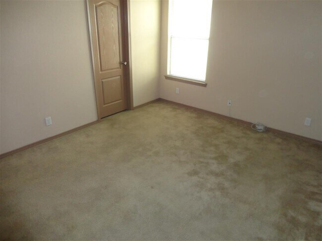Building Photo - Impeccable Two Story Eastside Home With Re...