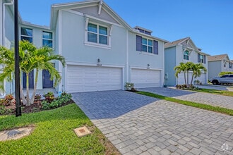 Building Photo - 5648 SE Edgewater Cir