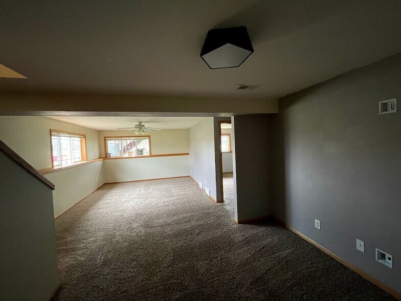 Spacious Second Living space - 1051 Tamarack Way