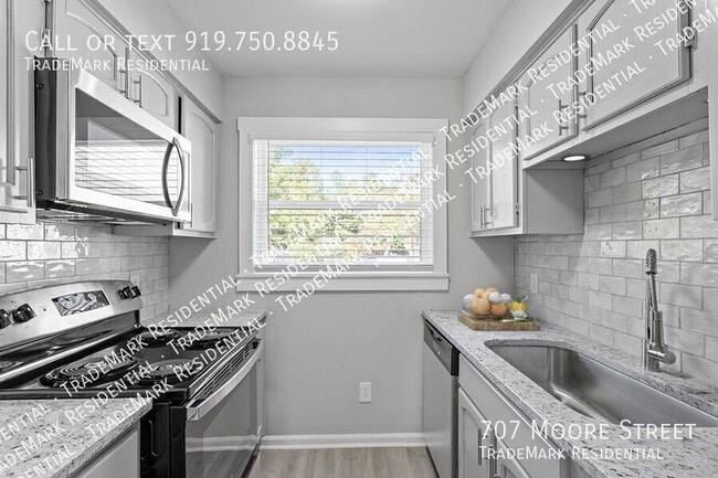 Building Photo - 707 S Moore St