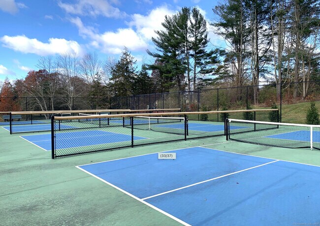 Building Photo - 114 Heritage Vlg