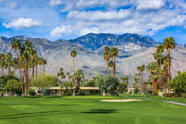 Building Photo - 215 Desert Lakes Dr