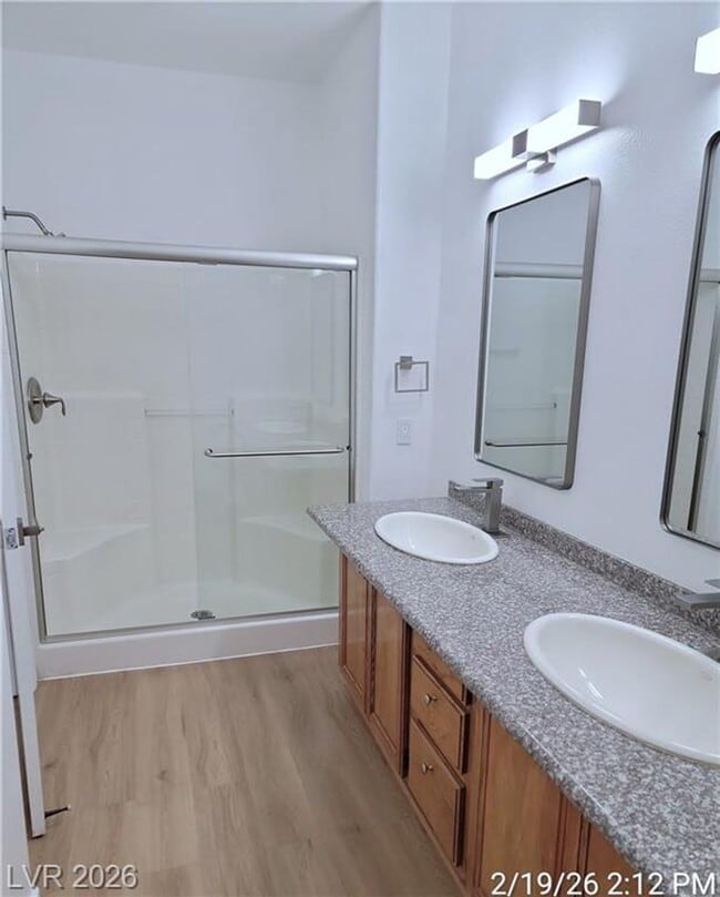 Building Photo - Inviting First-Floor Corner Condo with Modern Finishes & Poolside Location!