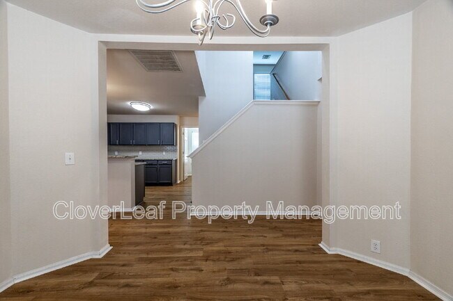 Building Photo - 802 Amber Knoll