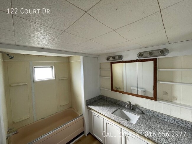 Building Photo - 122 Court Dr