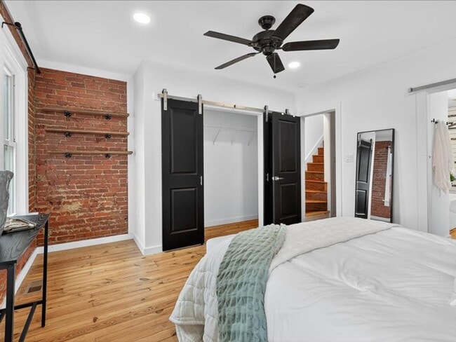 Building Photo - Gorgeous 4 Bedroom 2.5 Bathroom Available in Lancaster City