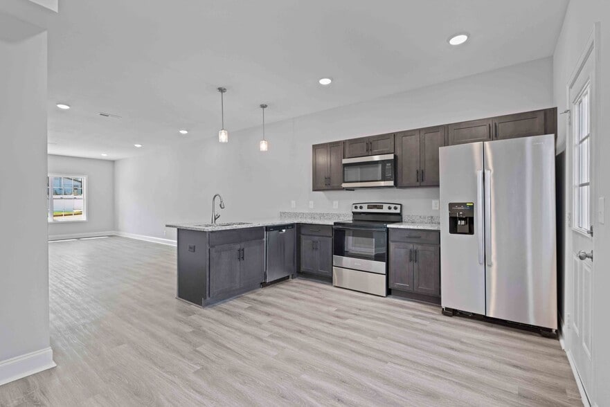 Interior Photo - Highland Oaks