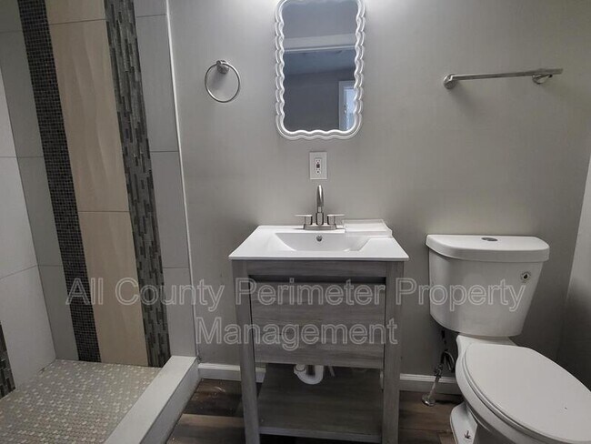 Building Photo - 1249 Duncan Ave