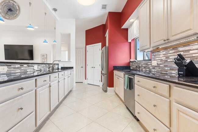 Building Photo - 4166 Old Lazy River Rd