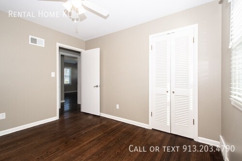 Building Photo - 5521 W 98th Pl