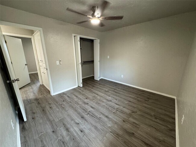Building Photo - 14820 W Funston Dr