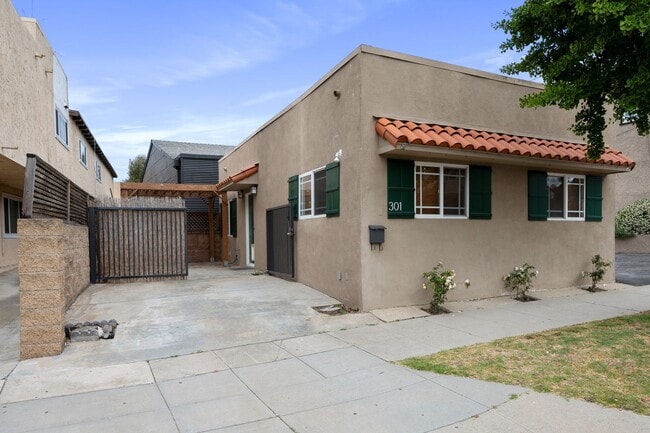 Primary Photo - One bedroom home available now in prime So...