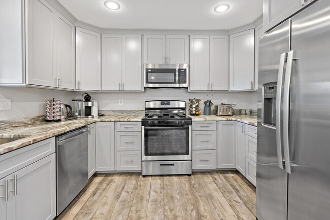 Building Photo - 6532 Summerton Way