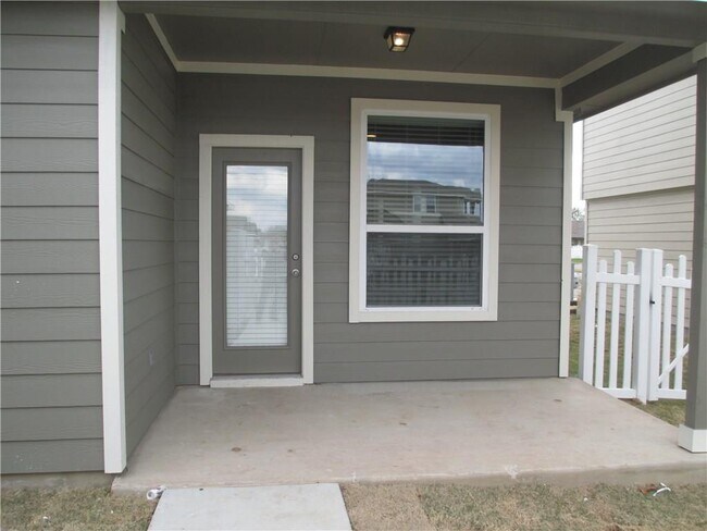 Building Photo - 1704 Willow Vista