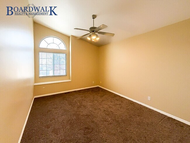 Building Photo - Beautiful Home with Mountain Views & Prime Location in Sandy