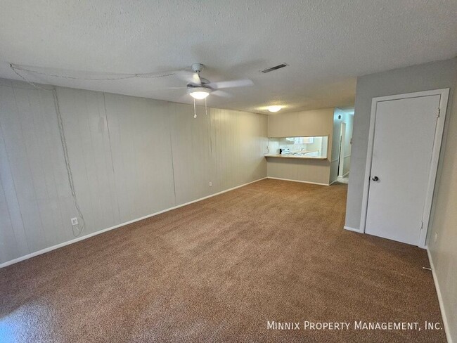 Building Photo - Plainview Apartments 2 Bedroom 1.5 Bath - ...