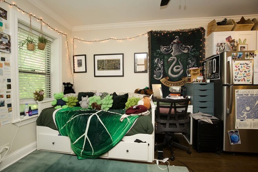 Building Photo - 1048 W Lill Ave