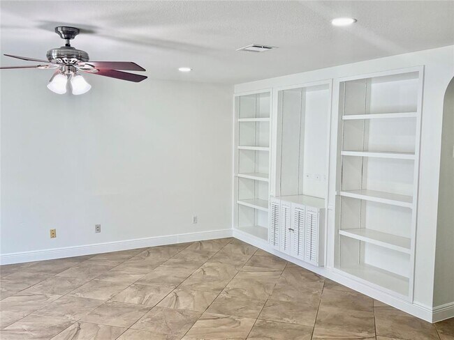 Building Photo - 11210 Kingsgate Dr