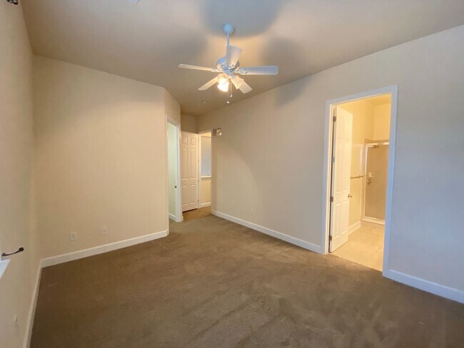 Building Photo - Spacious 3/3.5 Condo with Garage in Fleming Island