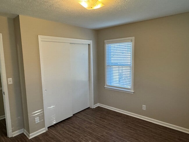 Building Photo - 437 Lockridge Ln