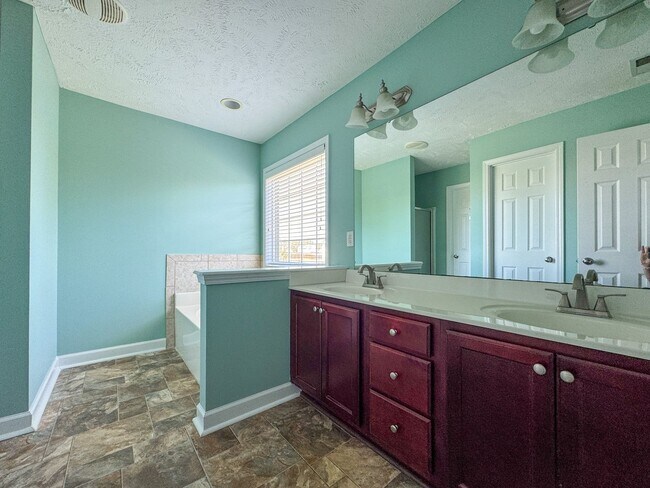 Building Photo - 51 Jubilee Ct