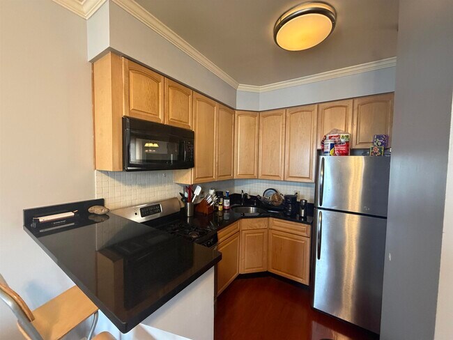 Building Photo - 433 2nd St