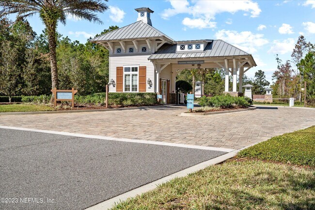 Building Photo - 102 Pine Blossom Trl