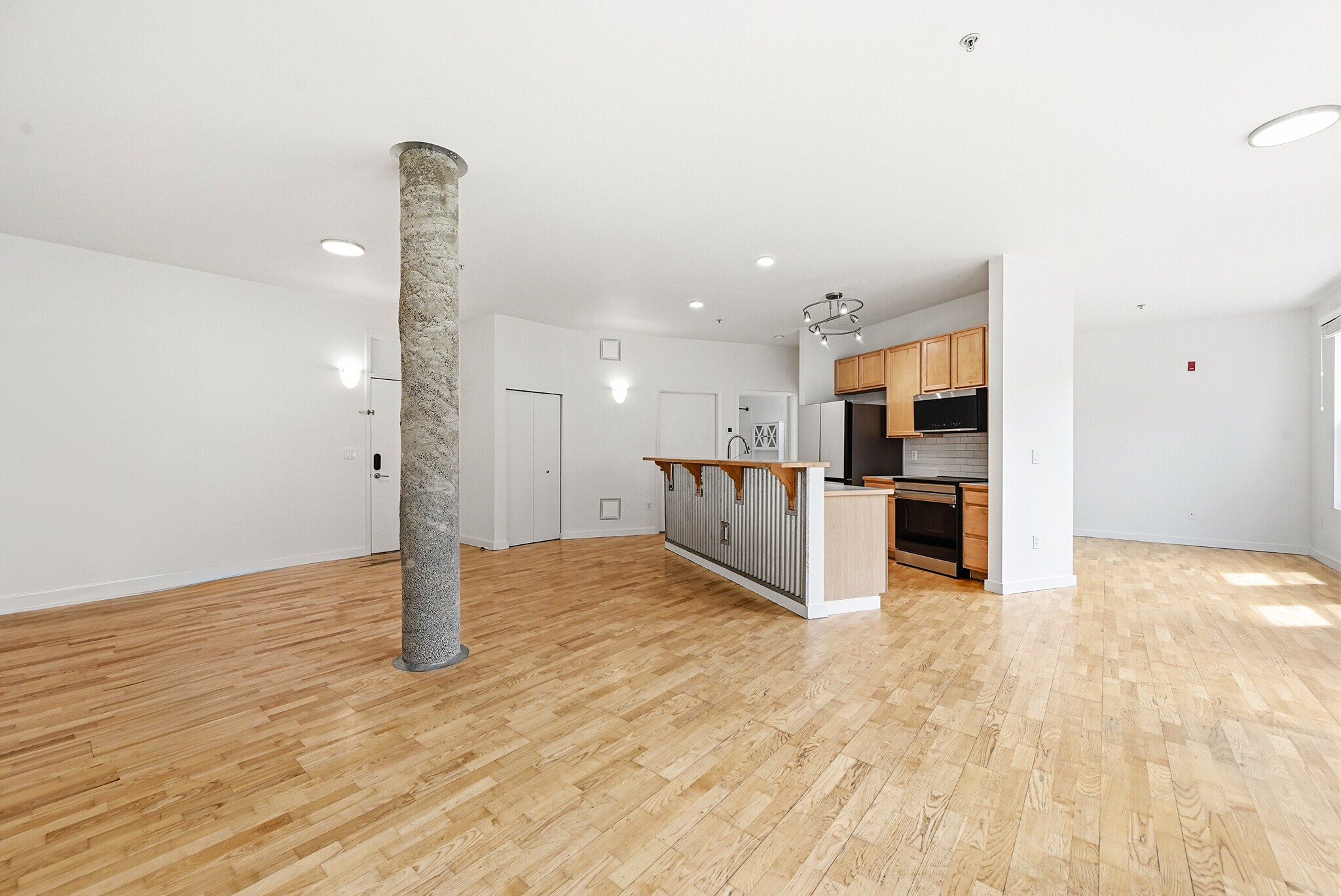Building Photo - 2422 Tremont Pl
