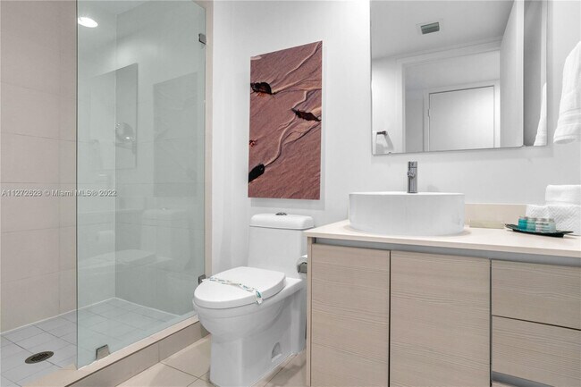 Building Photo - 2602 E Hallandale Beach Blvd