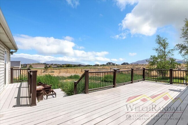 Building Photo - Spacious Single Family Home With Attached ...