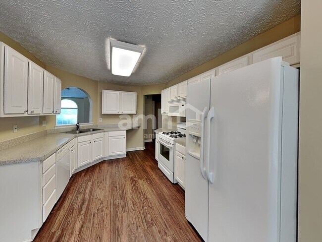 Building Photo - 2656 Lake Park Bnd