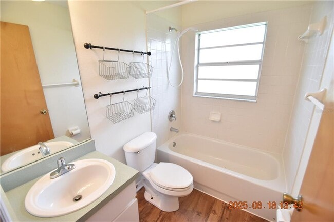 Building Photo - 38927 Carr Dr
