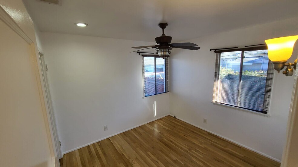 Bedroom 2 - 539 N Rosemary Ln