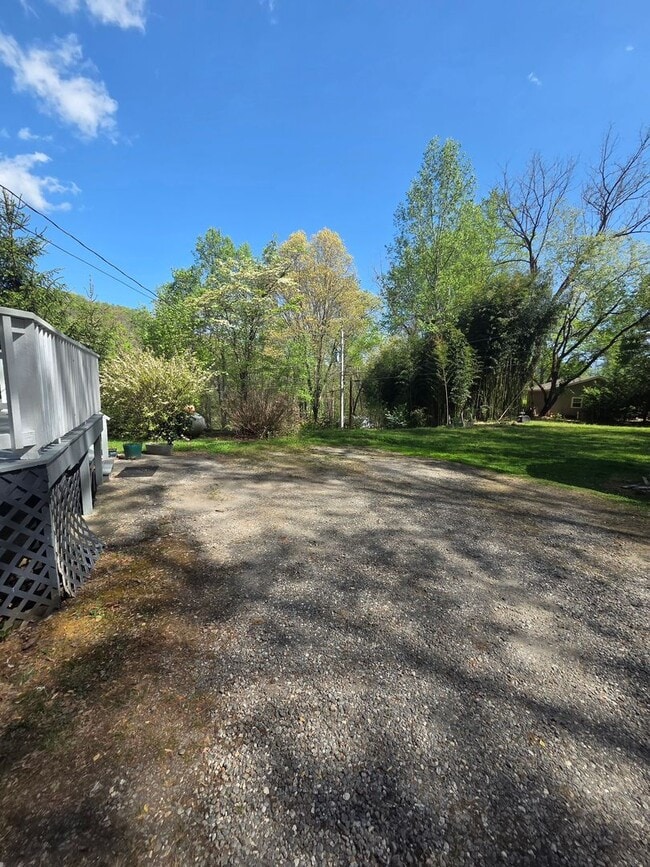 Building Photo - $2,300 - 4 Bedroom 2.5 Bathroom Unfurnished House in Forest Hills