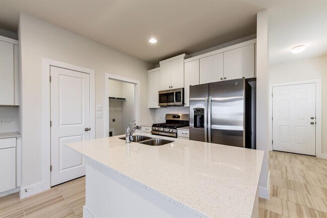 Building Photo - 401 White Steppe Way