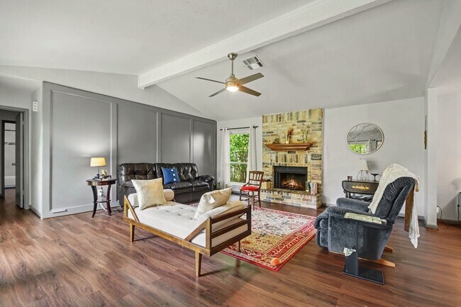 Building Photo - 423 Merriweather St