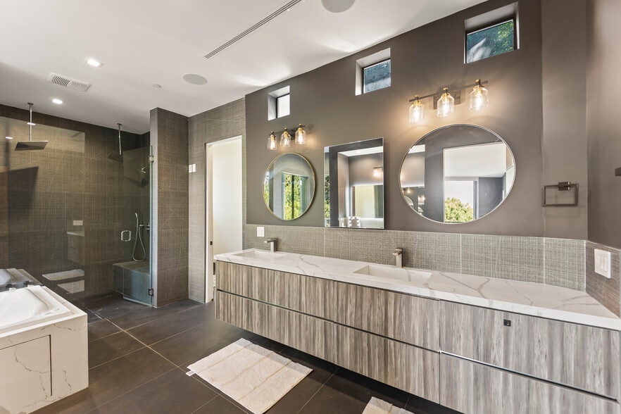 Building Photo - 3712 Broadlawn Dr