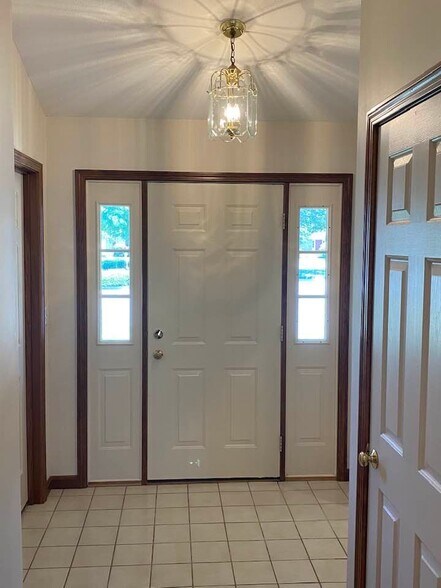 Building Photo - 2925 E Shetland Dr