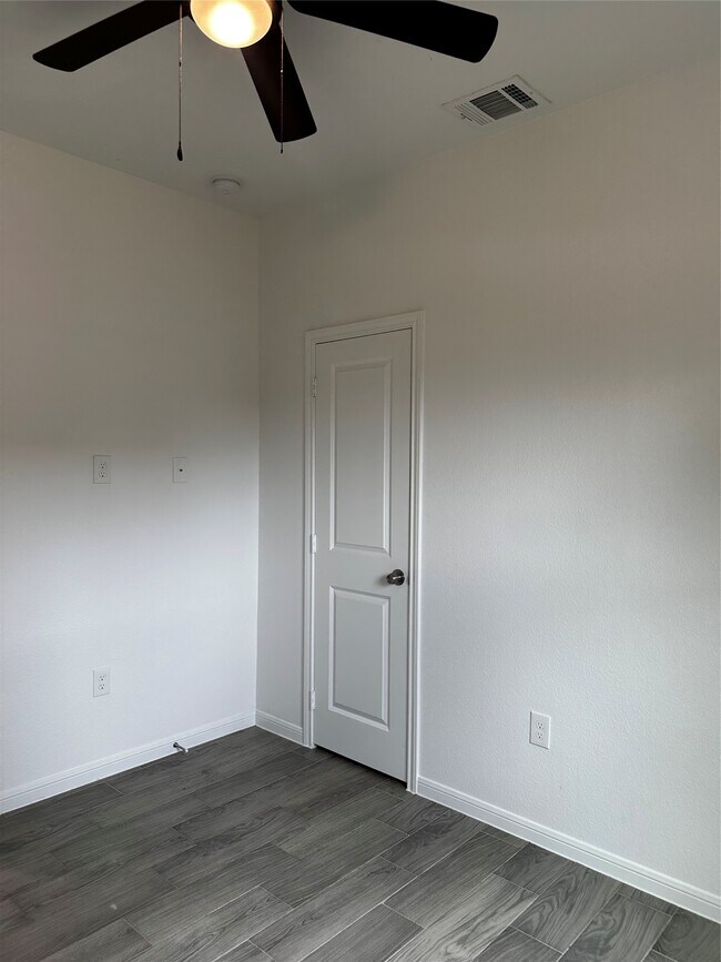 Building Photo - 16686 E Lynbrook